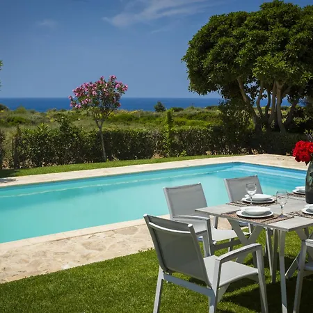 Villa Iro *